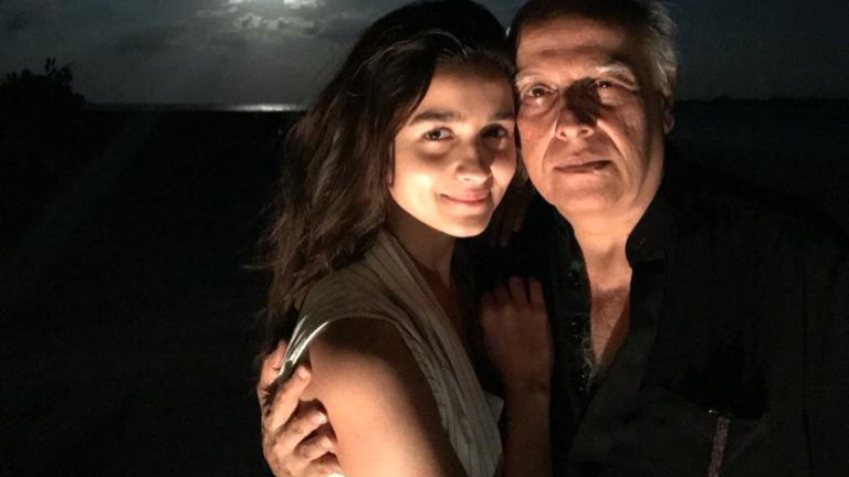 Alia-Bhatt-shares-a-priceless-childhood-photo-with-dad-Mahesh.jpg