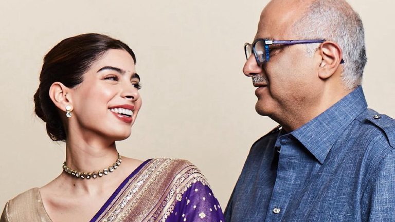 Khushi-Kapoor-drops-best-photo-with-father-Boney-Kapoor-but.jpg