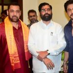 Salman-Khan-Shah-Rukh-Khan-pose-with-Maharashtra-CM-Eknath.jpg