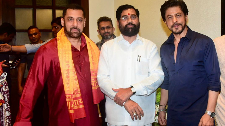 Salman-Khan-Shah-Rukh-Khan-pose-with-Maharashtra-CM-Eknath.jpg