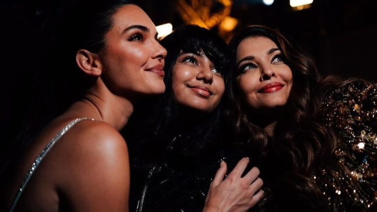 Aishwarya-Rai-Aaradhya-Bachchan-and-Kendall-Jenner-pose-for-a.jpg