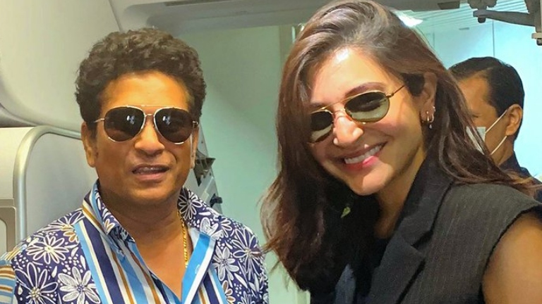 Anushka-Sharma-poses-with-Sachin-Tendulkar-ahead-of-India-Vs.jpg
