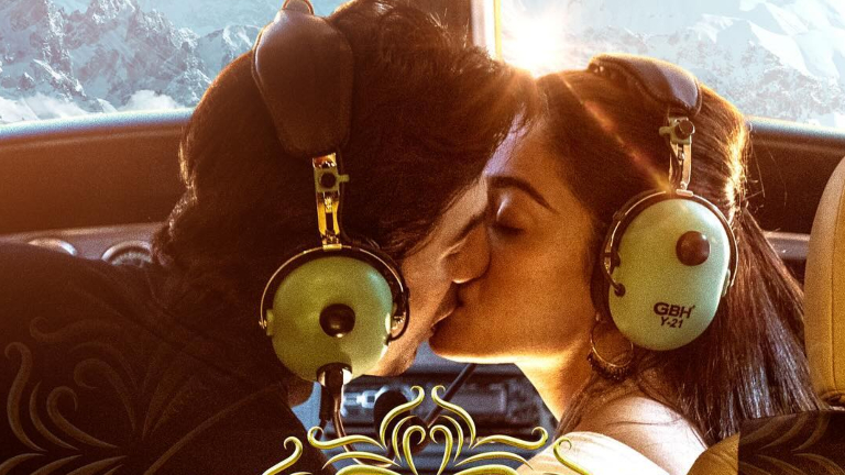 Ranbir-Kapoor-and-Rashmika-Mandanna-share-a-passionate-kiss-in.jpg